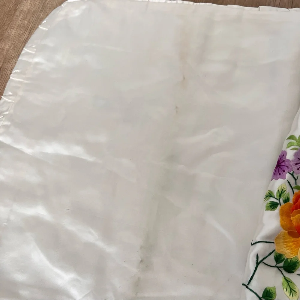 2 PCs 100% Silk Hand Made‎ Embroidered Pillowcase Cover Love Birds Vintage Mint